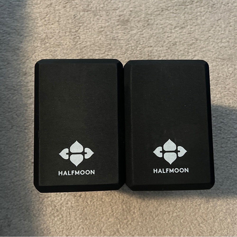 Half Moon Yoga Blocks 4” (Set)